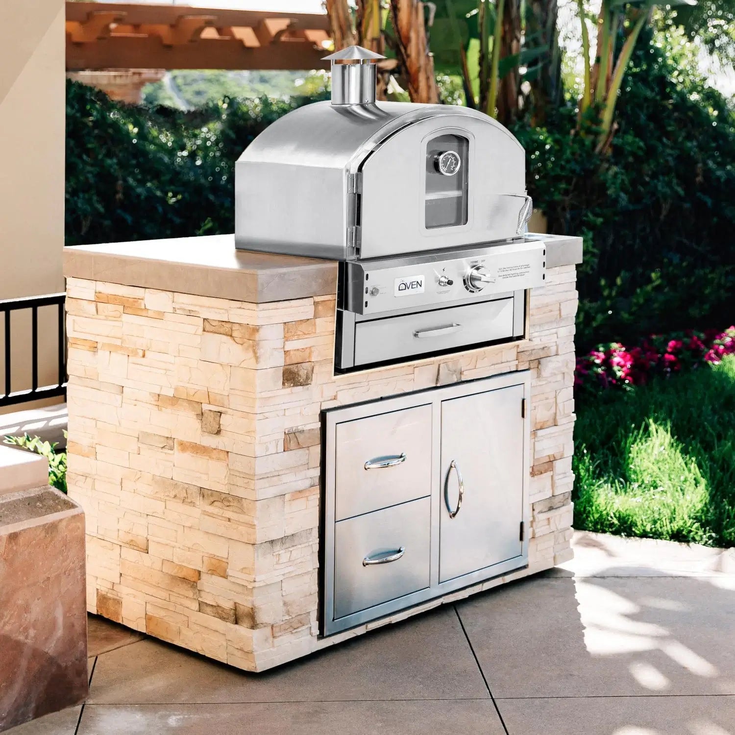 The SUMMERSET countertop or built-in pizza oven this cover is designed for