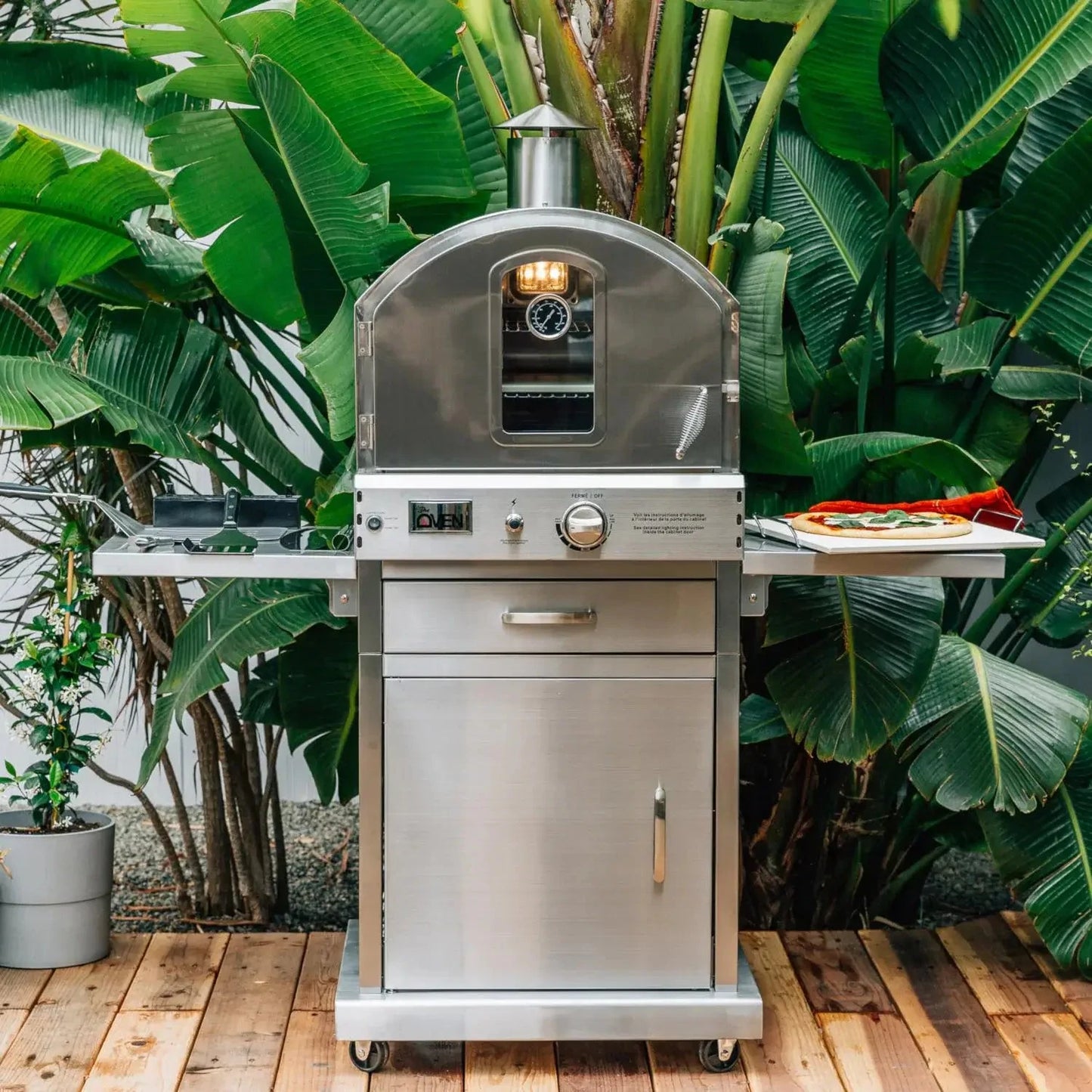 The SUMMERSET freestanding pizza oven this cover is designed for
